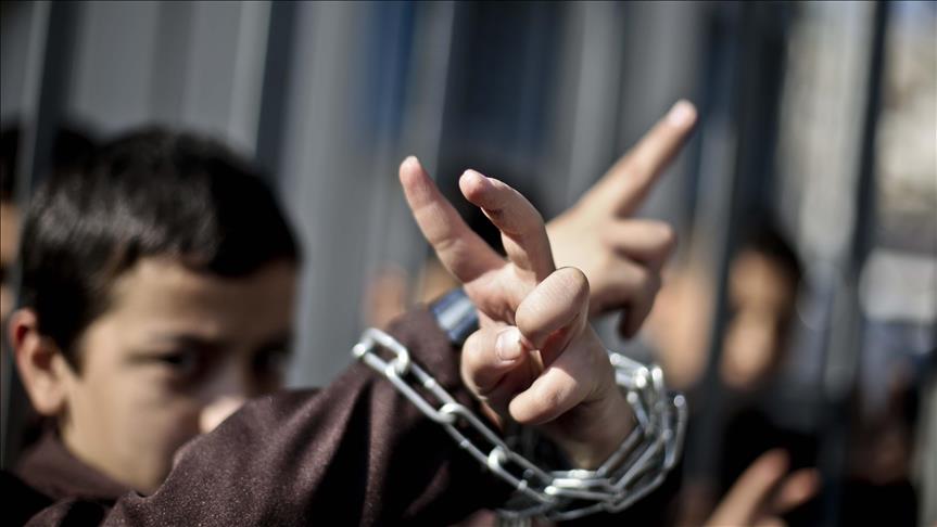 İsrail bu yıl 900’den fazla Filistinli çocuğu gözaltına aldı