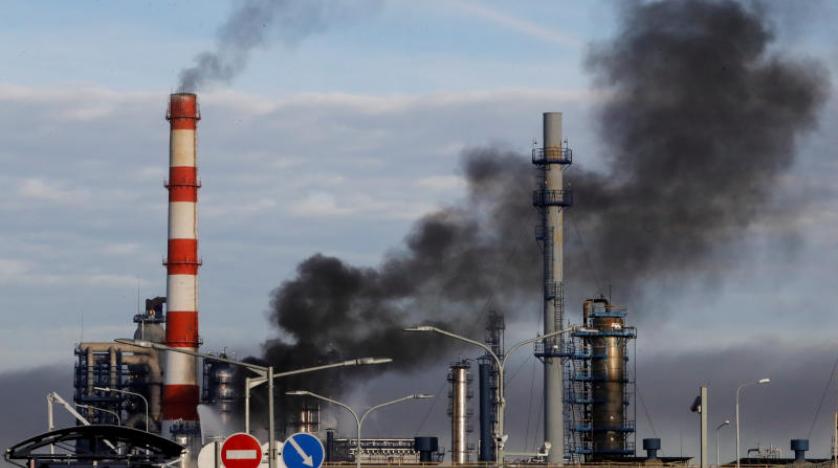 Rusya’da bir petrol rafinerisinde yangın çıktı